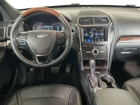 Used 2018 Ford Explorer Platinum image 10