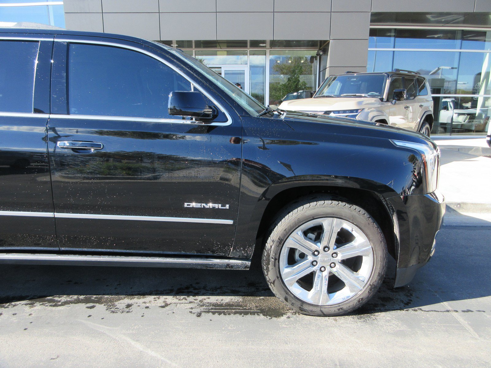 Used 2016 GMC Yukon Denali w/ Open Road Package AWD/4WD image 13