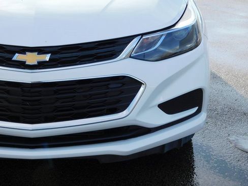 Used 2017 Chevrolet Cruze LT w/ Convenience Package image 9