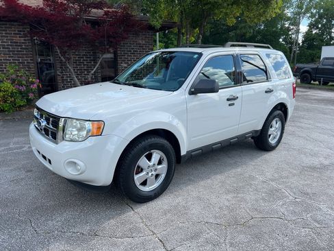 Used 2010 Ford Escape XLT FWD image 1