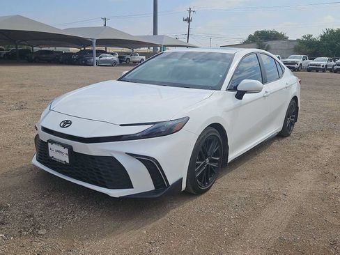 Used 2025 Toyota Camry SE w/ Multimedia Upgrade Package FWD image 4