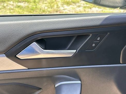 Used 2023 Volkswagen Jetta SE w/ Panoramic Sunroof Package FWD image 18