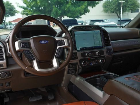 Used 2022 Ford F250 King Ranch w/ King Ranch Ultimate Package AWD/4WD image 12