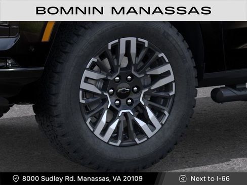 New 2026 Chevrolet Suburban Z71 image 9