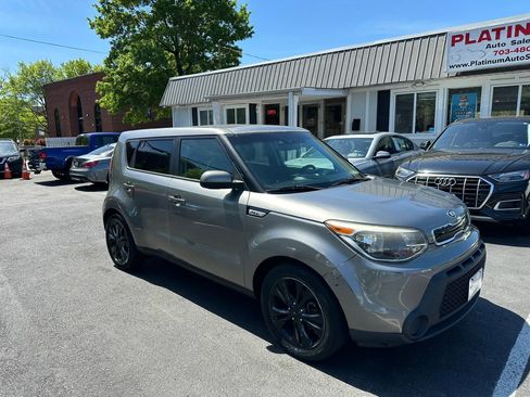 Used 2015 Kia Soul + image 3