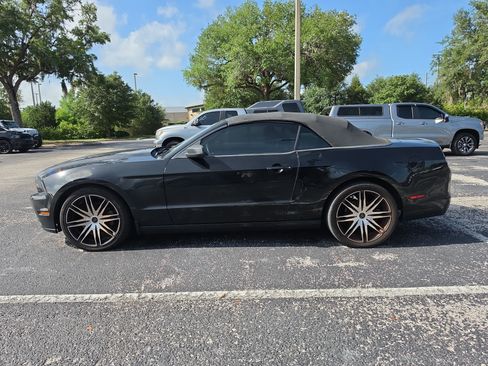 Used 2014 Ford Mustang Convertible RWD image 6