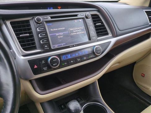 Used 2015 Toyota Highlander Limited image 12