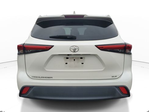 Used 2021 Toyota Highlander XLE FWD image 5