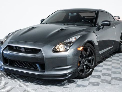 Used 2009 Nissan GT-R Premium image 8