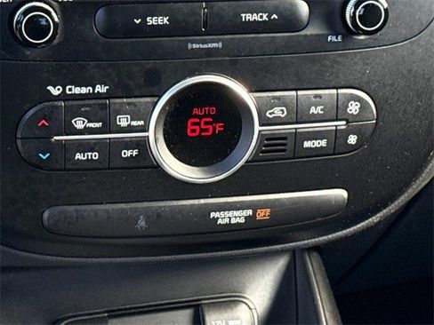 Used 2017 Kia Soul + image 21