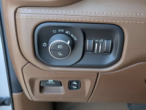 Used 2019 RAM 1500 Limited AWD/4WD image 12