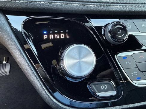 New 2027 Chrysler Pacifica Select FWD image 30