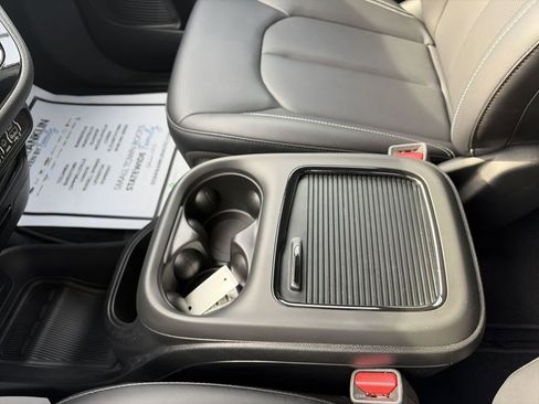 Used 2024 Chrysler Pacifica Touring-L w/ S Appearance Package image 20