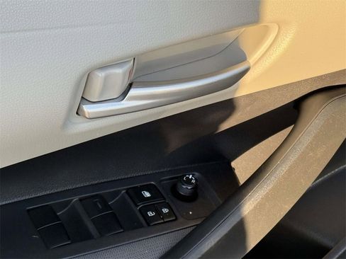 Used 2021 Toyota Corolla LE image 10