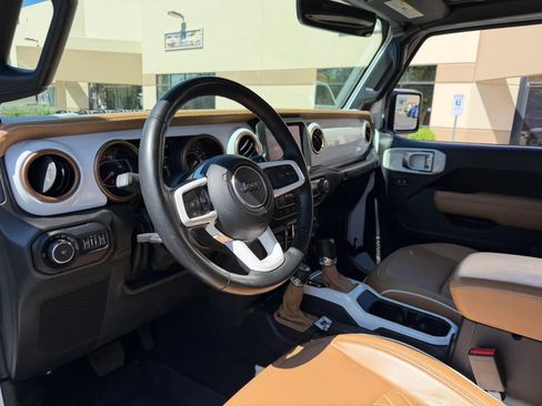 Used 2022 Jeep Wrangler Unlimited Rubicon w/ LED Lighting Group AWD/4WD image 12
