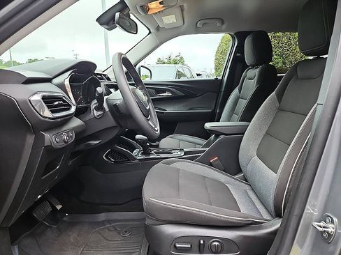 Used 2023 Chevrolet TrailBlazer LT w/ Convenience Package FWD image 9