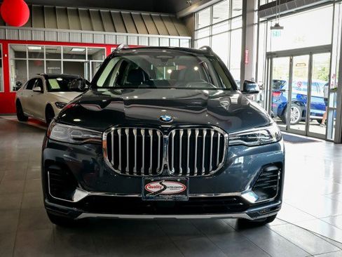 Used 2022 BMW X7 xDrive40i w/ Premium Package image 2