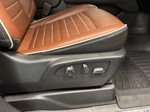 Used 2023 GMC Yukon Denali Ultimate AWD/4WD image 15