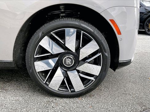Used 2026 Rolls-Royce Cullinan image 32