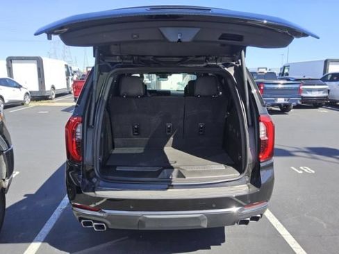 Used 2025 GMC Yukon Denali Ultimate AWD/4WD image 10