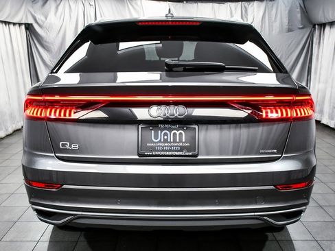 Used 2021 Audi Q8 Premium Plus w/ Premium Plus Package image 5