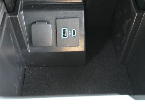 Used 2021 Ford Explorer XLT AWD/4WD image 19