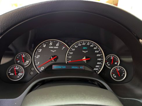 Used 2007 Chevrolet Corvette Coupe w/ Preferred Equipment Group RWD image 18