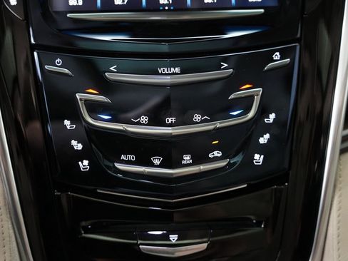 Used 2018 Cadillac Escalade Premium Luxury image 25