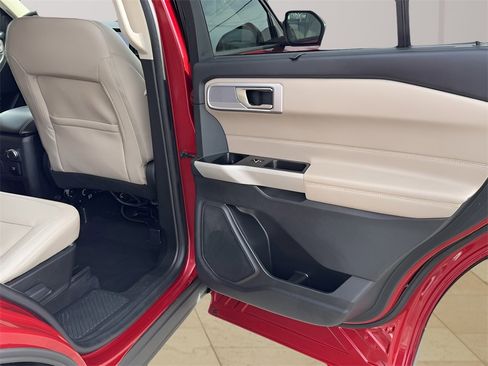 Used 2021 Ford Explorer Limited w/ Equipment Group 301A image 17