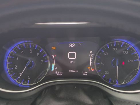 Used 2020 Chrysler Pacifica Touring w/ Advanced Safetytec Group FWD image 29