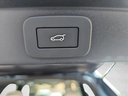 New 2025 Land Rover Range Rover Sport SE image 13