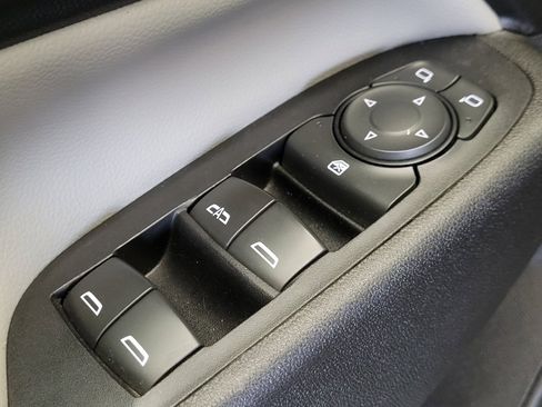 Used 2021 Chevrolet Equinox LS image 27