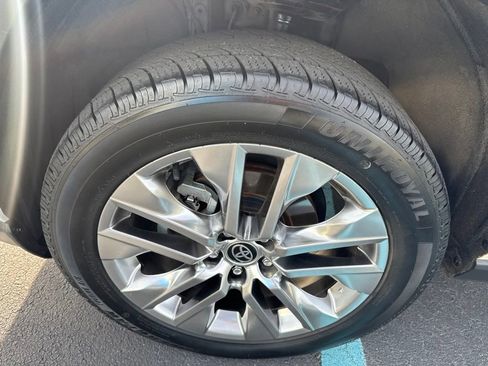 Used 2021 Toyota RAV4 XLE Premium FWD image 3
