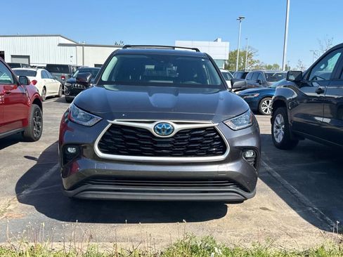 Used 2020 Toyota Highlander LE image 9