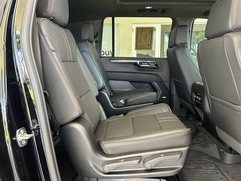 Used 2026 Chevrolet Suburban RST w/ Comfort Package RWD image 33
