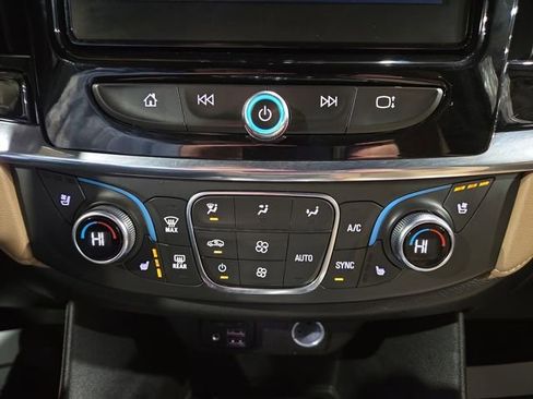 Used 2023 Chevrolet Traverse Premier image 23