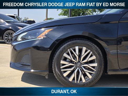 Used 2024 Nissan Altima 2.5 SV FWD image 6