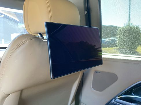 Used 2023 Land Rover Range Rover Long Wheelbase SE image 20