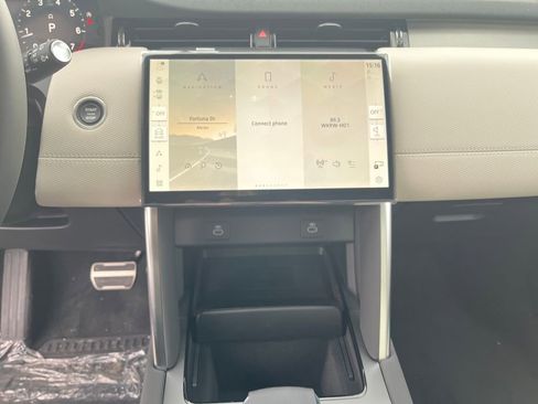 New 2026 Land Rover Discovery Sport Landmark AWD/4WD image 16