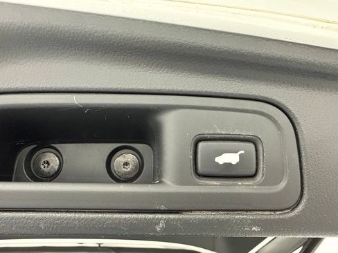 Used 2016 Honda Pilot Touring image 12