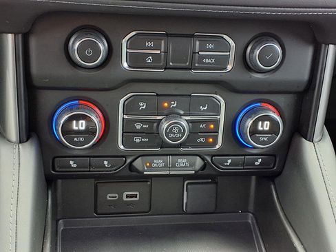 Used 2024 Chevrolet Tahoe Z71 w/ Luxury Package image 17