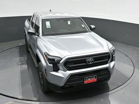 Used 2025 Toyota Tacoma SR image 32