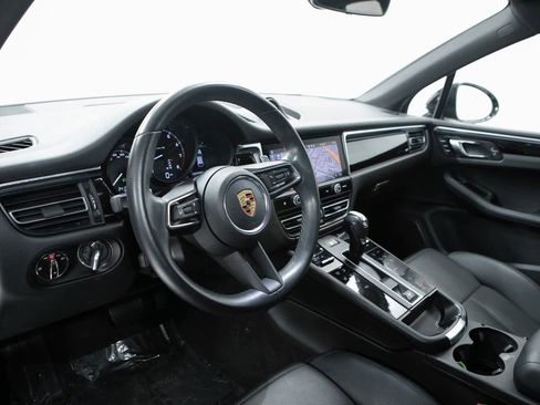Certified 2023 Porsche Macan image 4