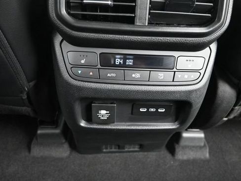 Used 2025 Honda Pilot Black Edition image 17
