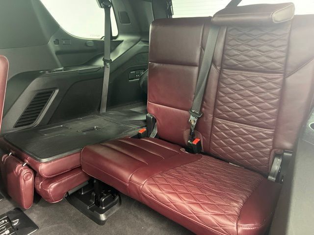 Used 2026 Cadillac Escalade Luxury w/ LPO, Floor Liner Package AWD/4WD image 12