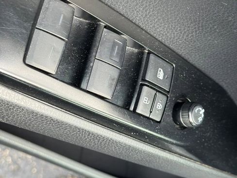 Used 2025 Toyota Camry SE FWD image 18