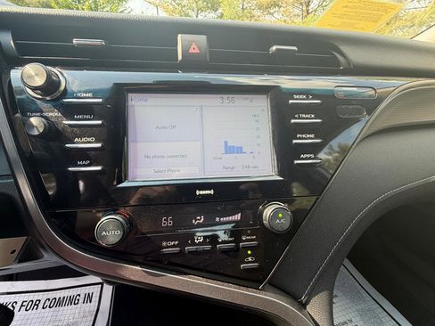 Used 2020 Toyota Camry SE FWD image 19