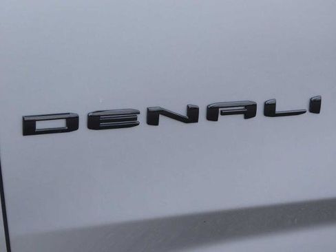 Used 2023 GMC Yukon XL Denali w/ Denali Reserve Package image 12