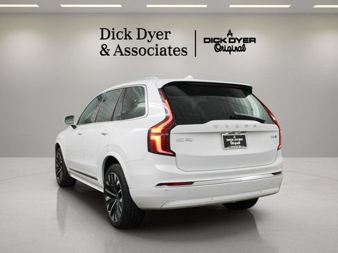 Used 2025 Volvo XC90 B5 Ultra AWD/4WD image 9