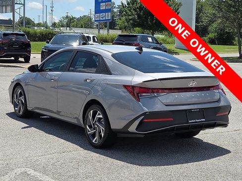 Used 2025 Hyundai Elantra Sport FWD image 4